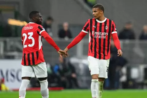 "رحيل جماعي".. تقارير: ميلان يخطط لتجديد دفاعه في الصيف